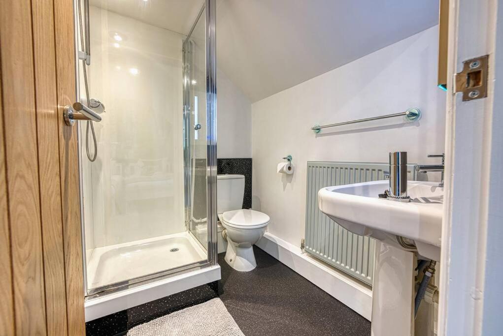 Delightful Two-Bedroom Cottage In The Heart Of Bakewell Buitenkant foto