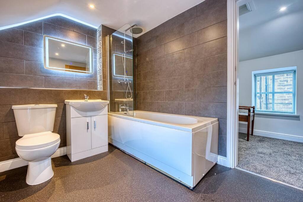 Delightful Two-Bedroom Cottage In The Heart Of Bakewell Buitenkant foto