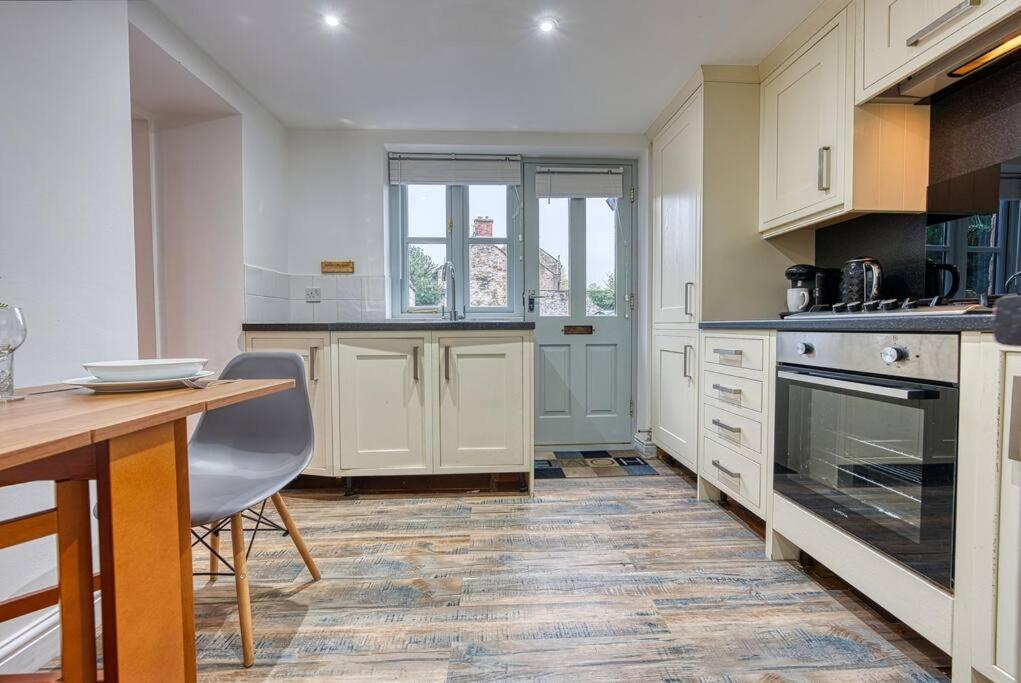 Delightful Two-Bedroom Cottage In The Heart Of Bakewell Buitenkant foto