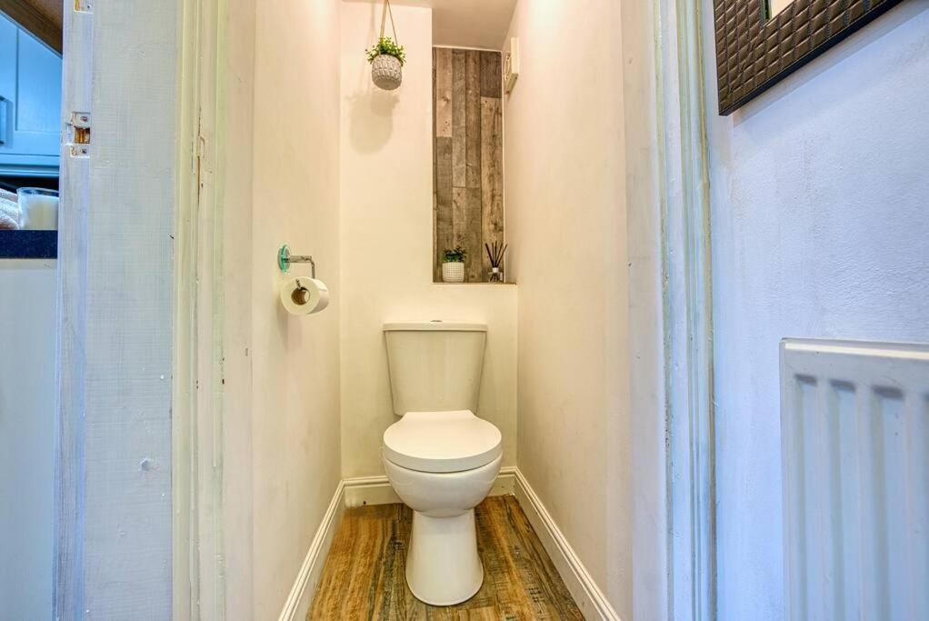 Delightful Two-Bedroom Cottage In The Heart Of Bakewell Buitenkant foto