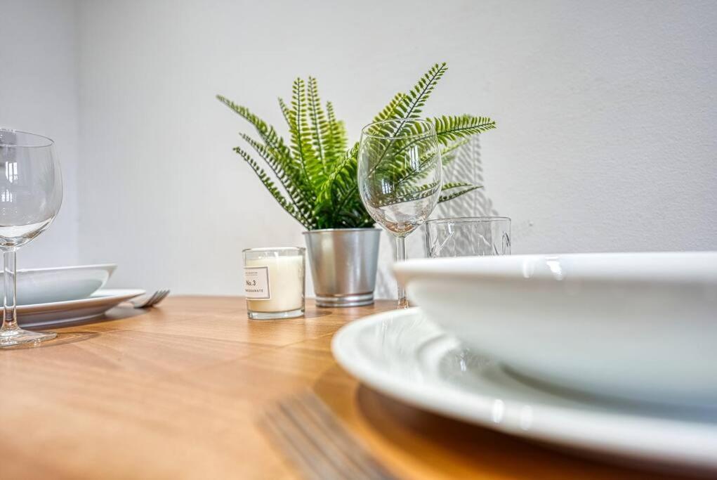 Delightful Two-Bedroom Cottage In The Heart Of Bakewell Buitenkant foto