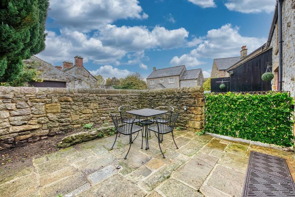 Delightful Two-Bedroom Cottage In The Heart Of Bakewell Buitenkant foto
